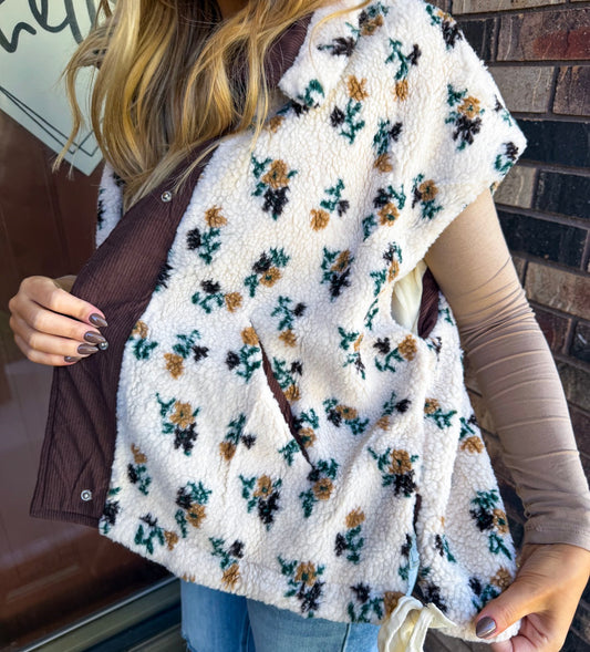 AUTUMN MEADOW SHERPA VEST - BROWN/FLORAL