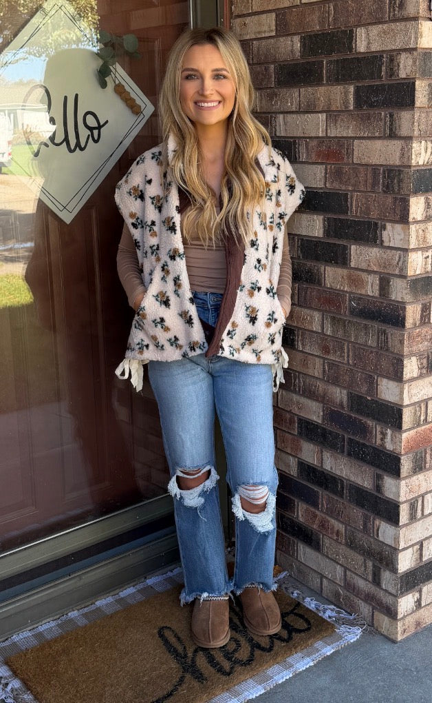 AUTUMN MEADOW SHERPA VEST - BROWN/FLORAL