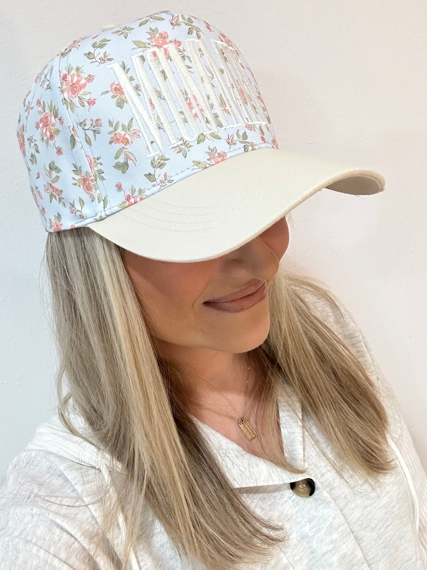Mommin' Trucker Hat - Blue/Coral/Beige