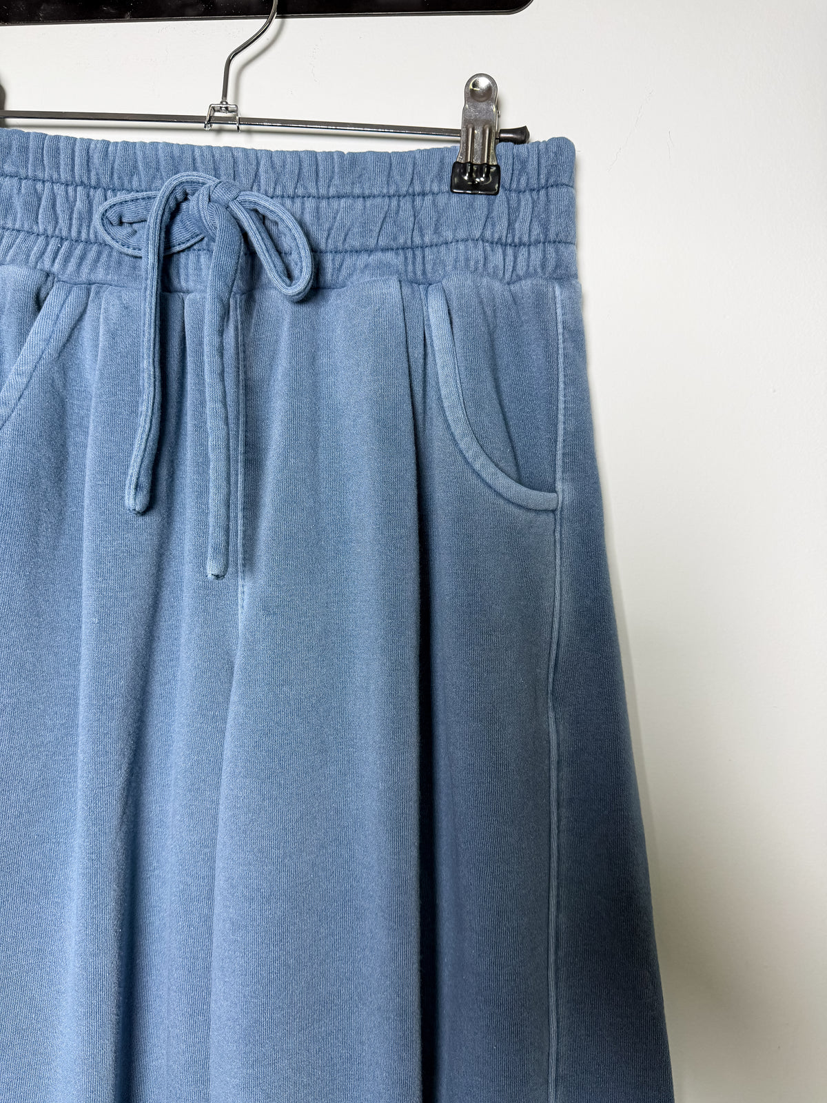 Smocked Waist Drawstring Barrel Leg Sweatpants - Vintage Blue