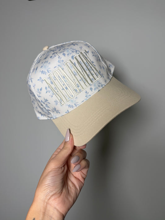 Mommin' Trucker Hat - Blue/White