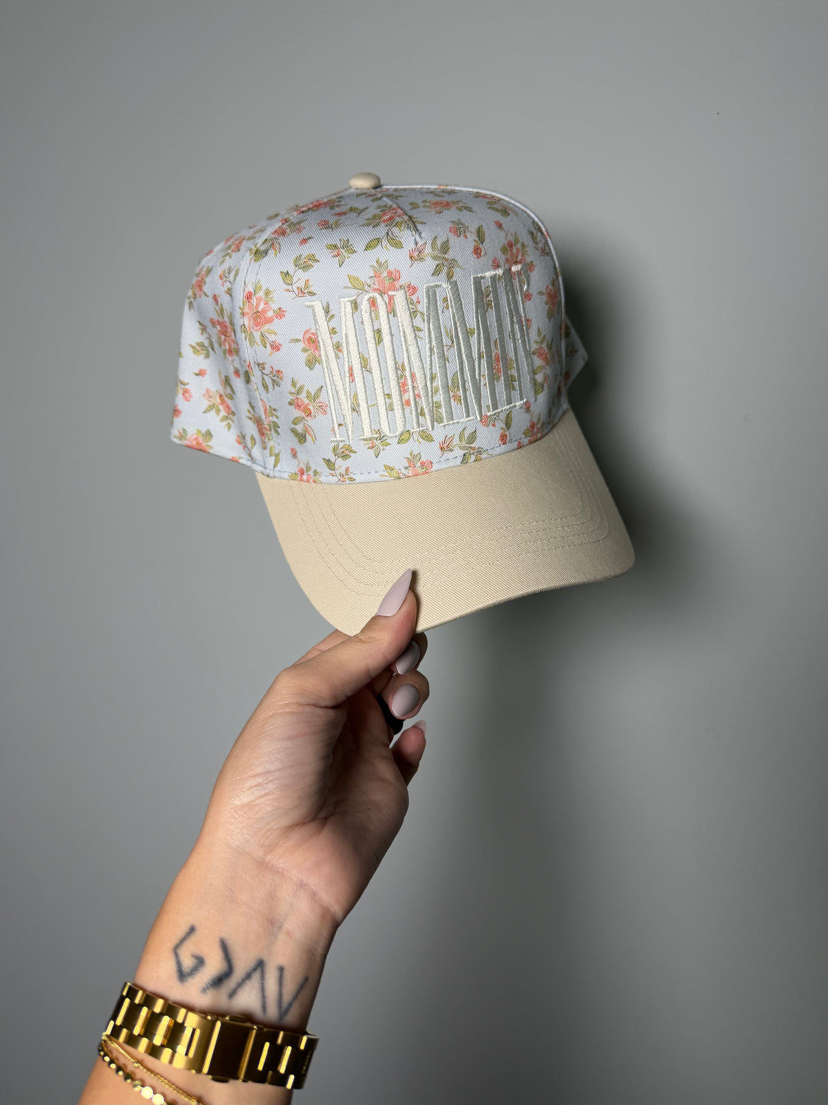 Mommin' Trucker Hat - Coral/White