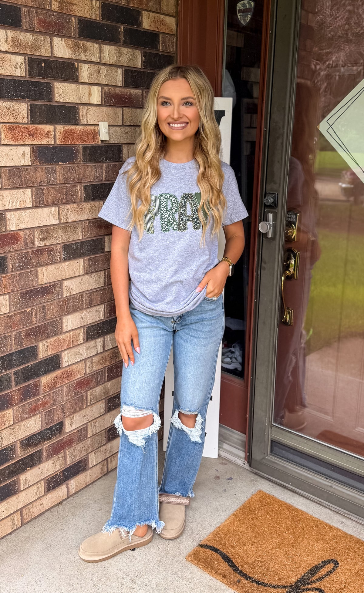 Pray Graphic Tee - heather grey