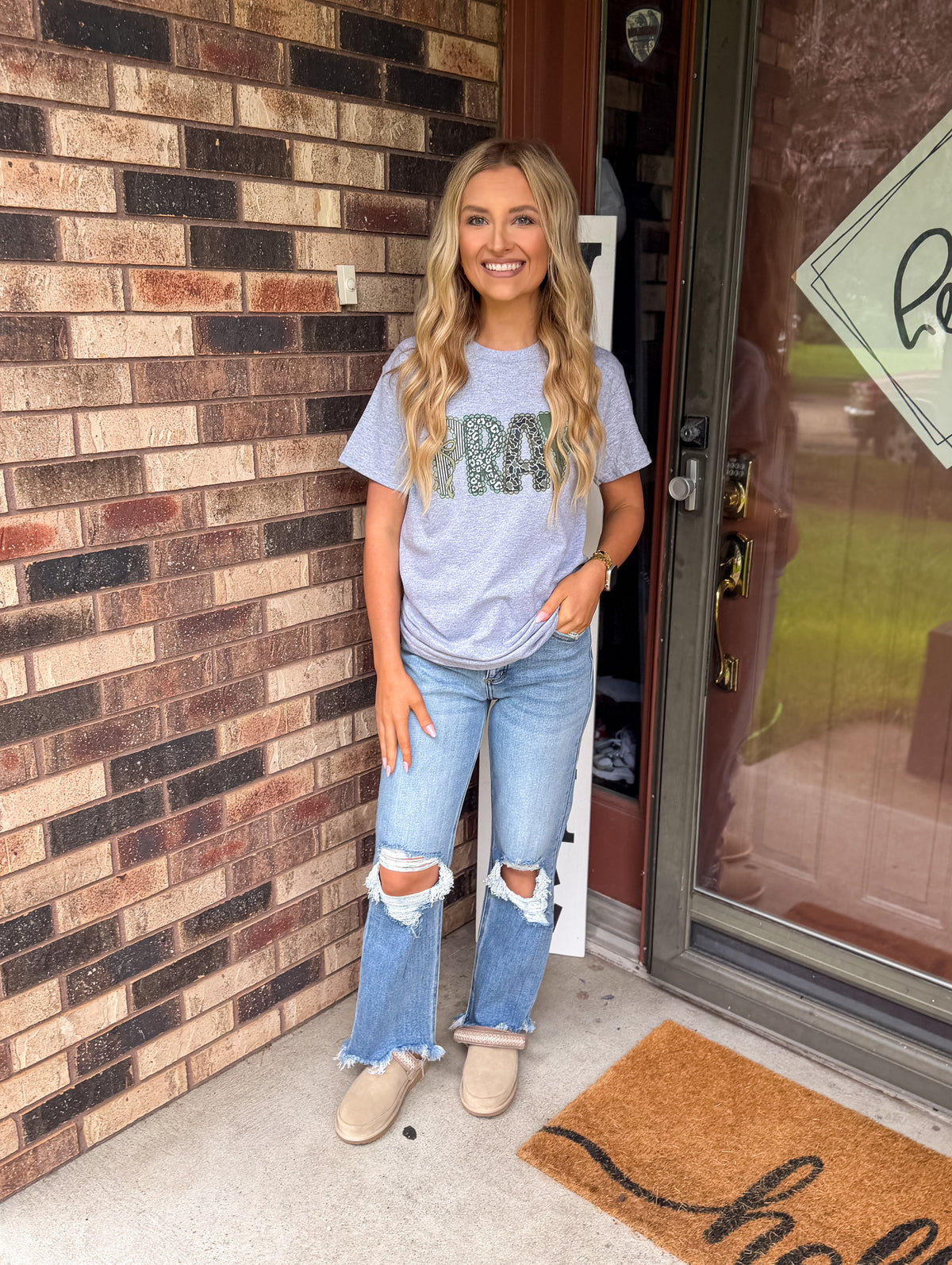 Pray Graphic Tee - heather grey